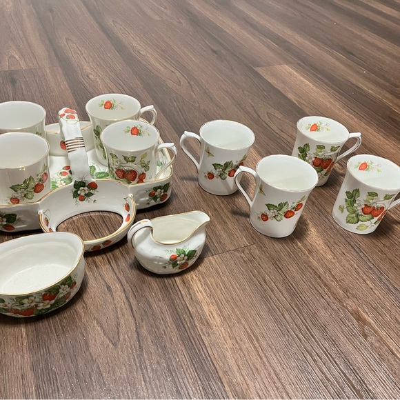 Vintage English Strawberry Tea Set Hammersley & Co. 11 pieces - Picture 5 of 10